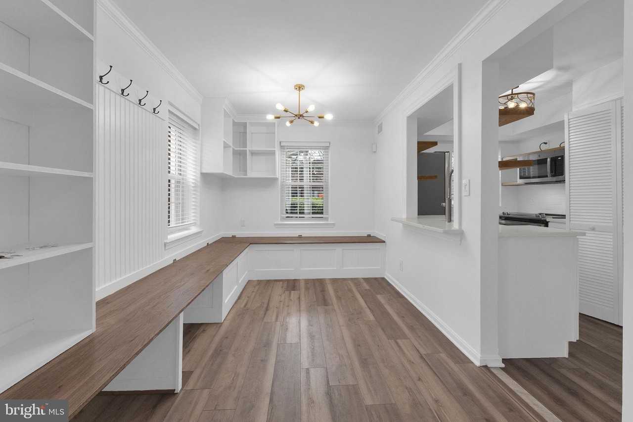 1301 E Abingdon Dr Apt 2 - Photo 4 of 21