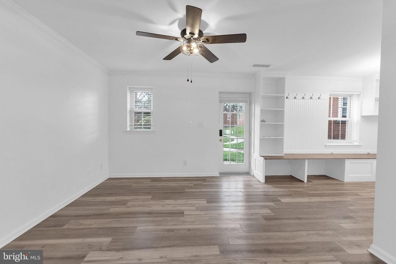 1301 E Abingdon Dr Apt 2 - Photo 5 of 21