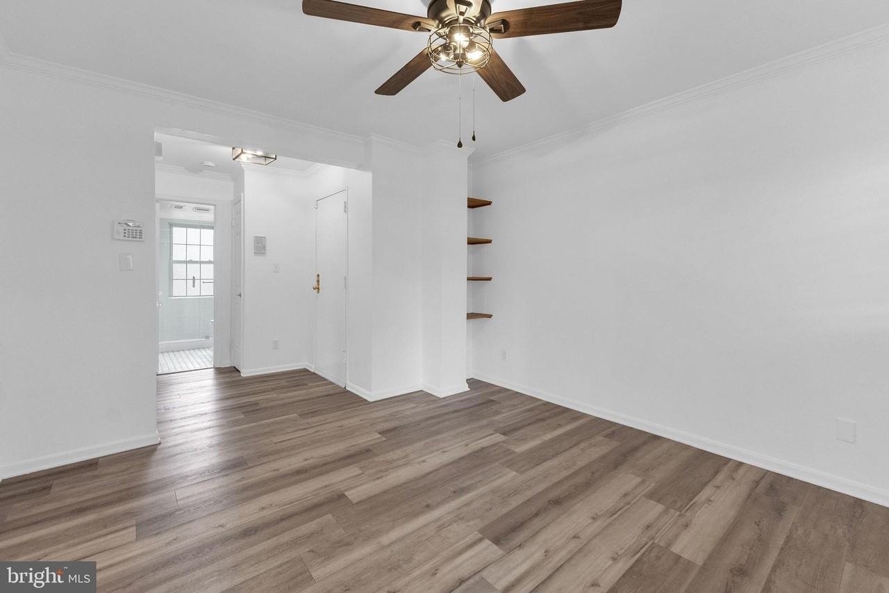 1301 E Abingdon Dr Apt 2 - Photo 7 of 21