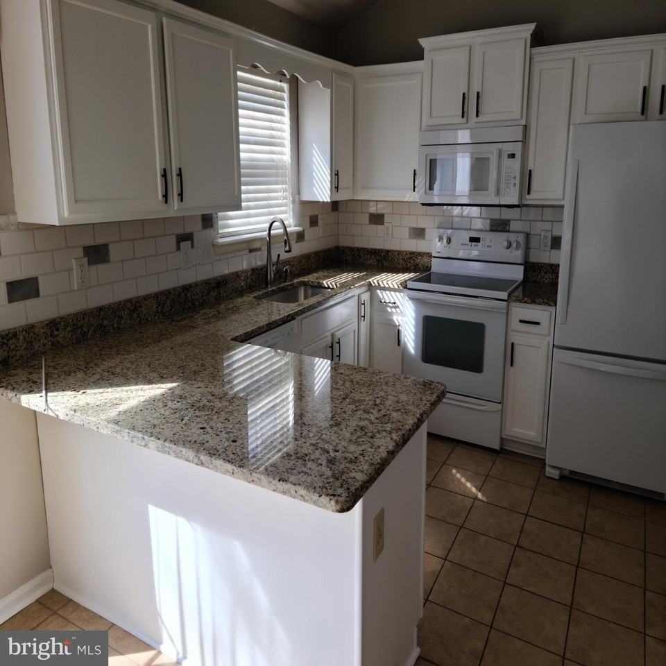 135 Hill Valley Dr - Photo 7 of 50