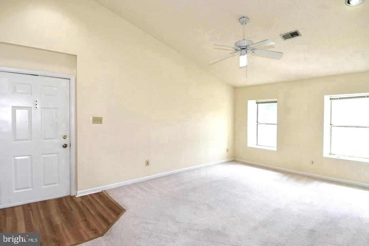 7705 Lafayette Forest Dr Apt 33 - Photo 3 of 25