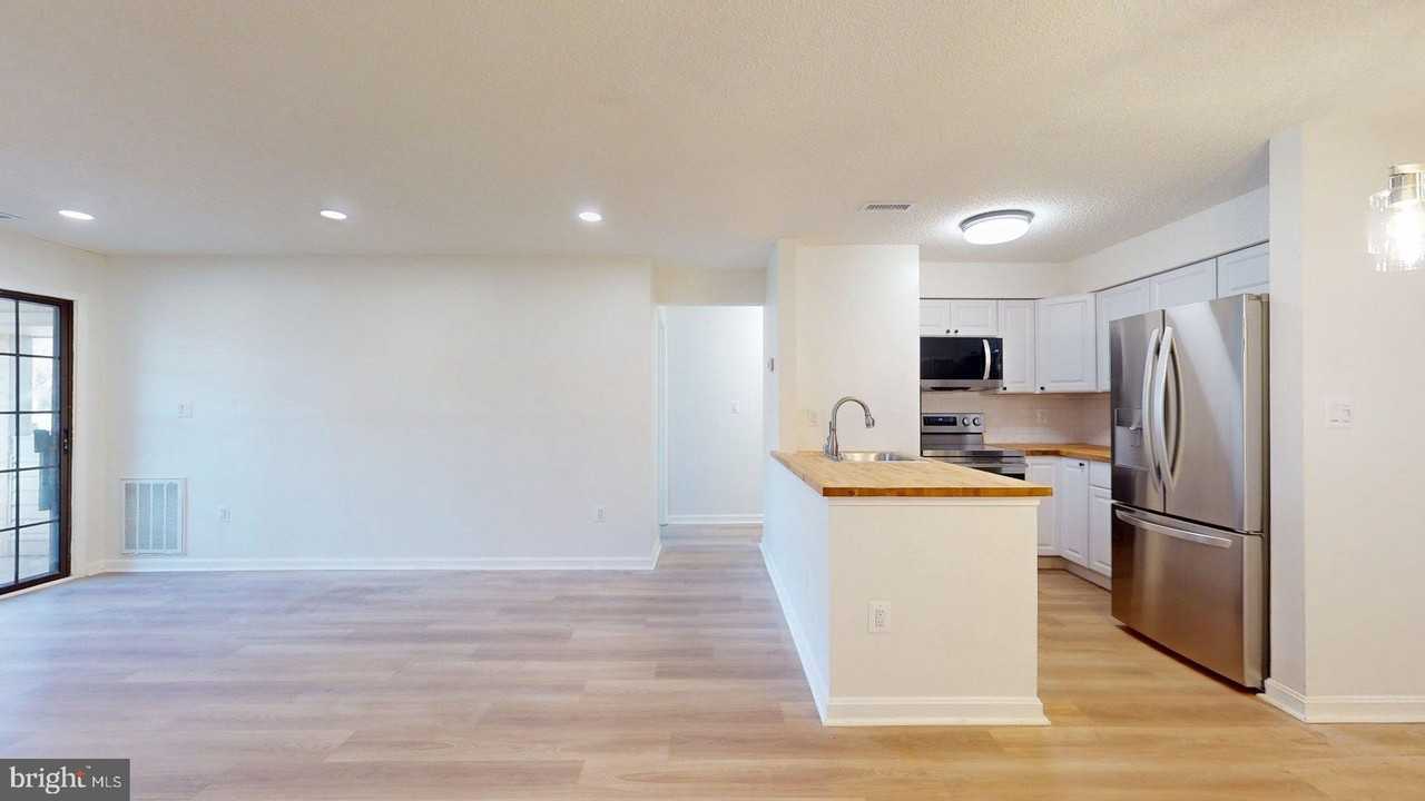 6955 Mary Caroline Cir Unit E - Photo 3 of 20