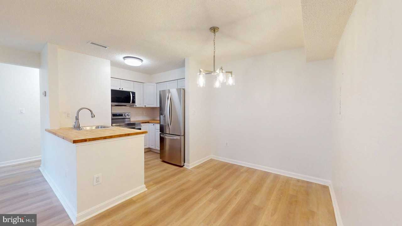 6955 Mary Caroline Cir Unit E - Photo 4 of 20