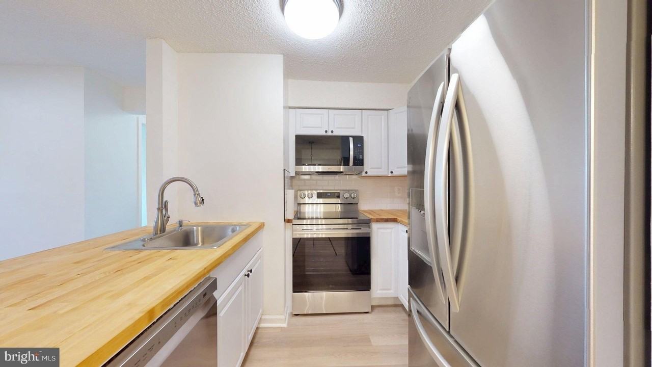 6955 Mary Caroline Cir Unit E - Photo 6 of 20