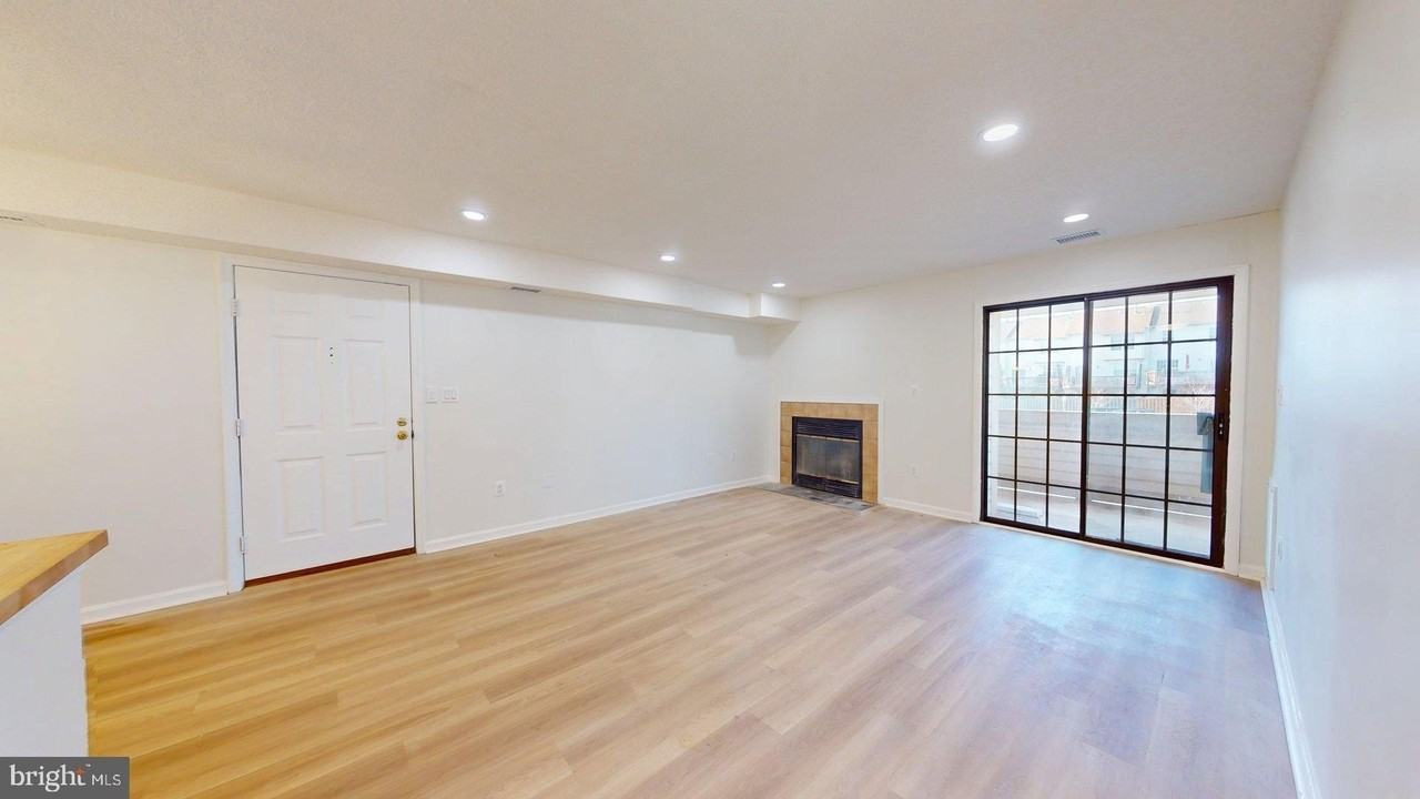 6955 Mary Caroline Cir Unit E - Photo 7 of 20