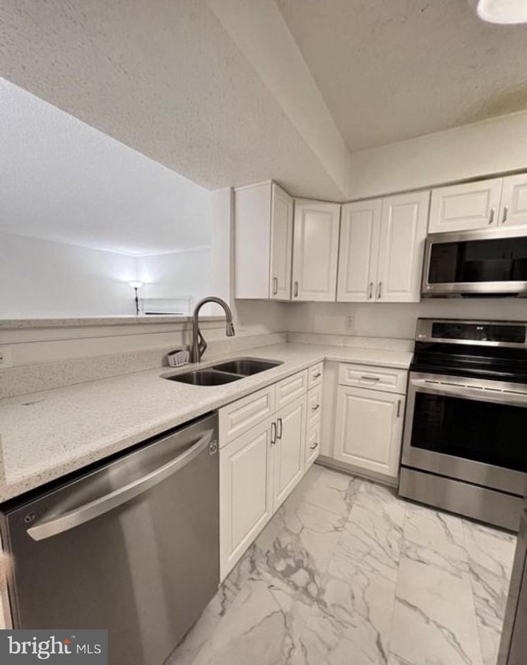 1541 Lincoln Way Apt 204 - Photo 4 of 8