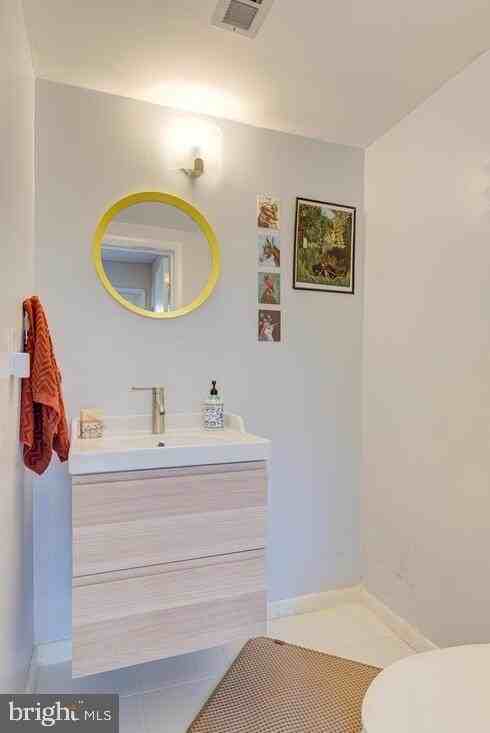 11621 Newbridge Ct - Photo 4 of 43