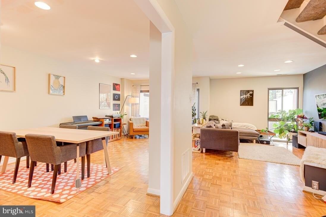 11621 Newbridge Ct - Photo 5 of 43