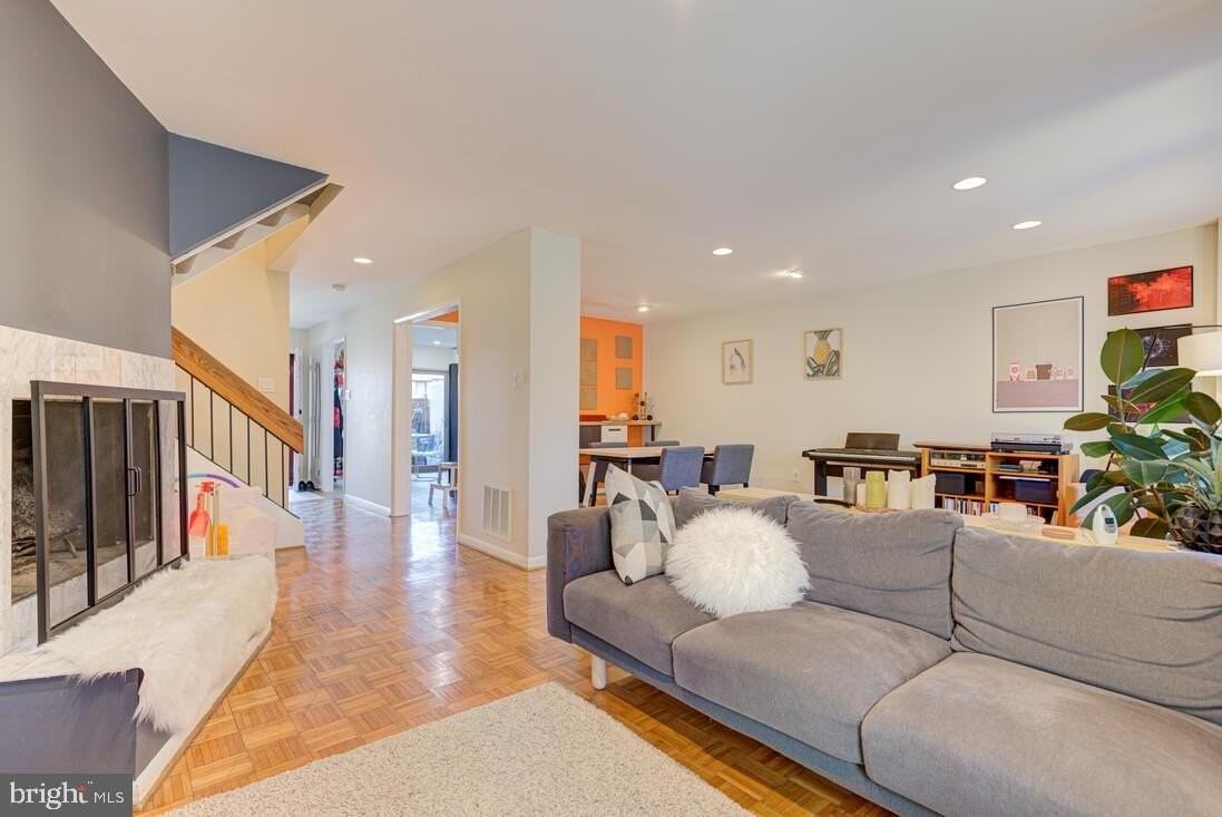 11621 Newbridge Ct - Photo 7 of 43