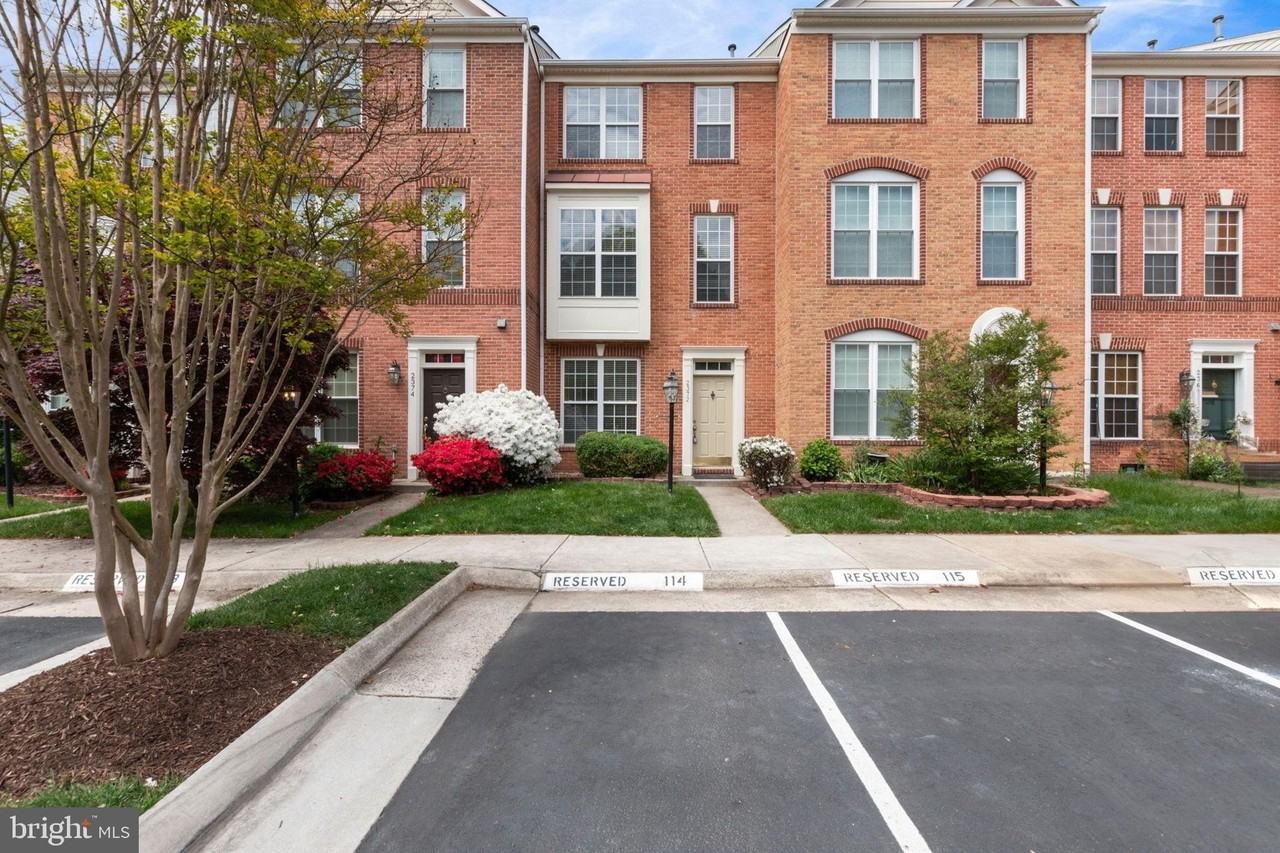 2372 Woodland Pond Ln - Photo 4 of 50