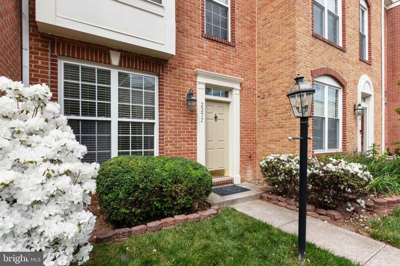 2372 Woodland Pond Ln - Photo 5 of 50