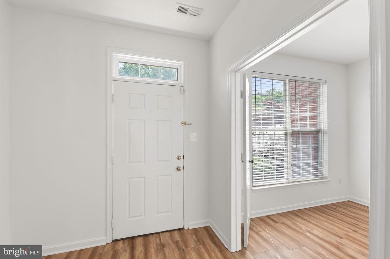 2372 Woodland Pond Ln - Photo 6 of 50