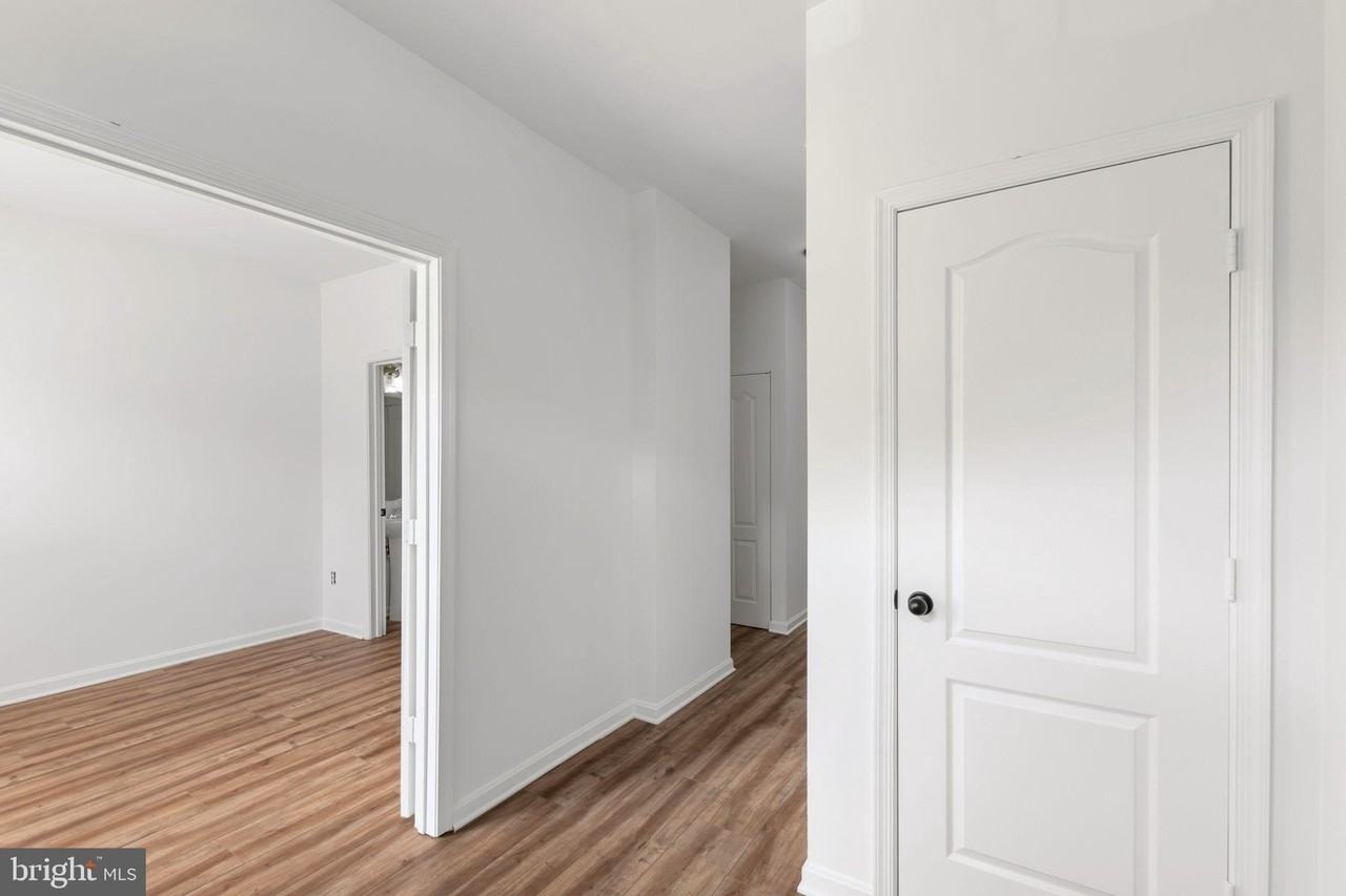 2372 Woodland Pond Ln - Photo 7 of 50