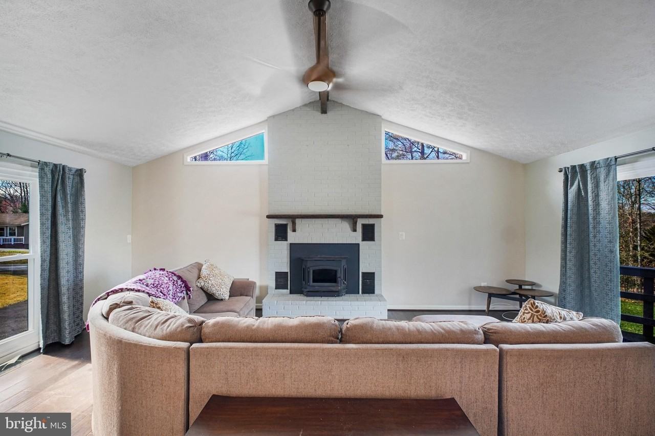 306 Happy Creek Rd - Photo 5 of 41