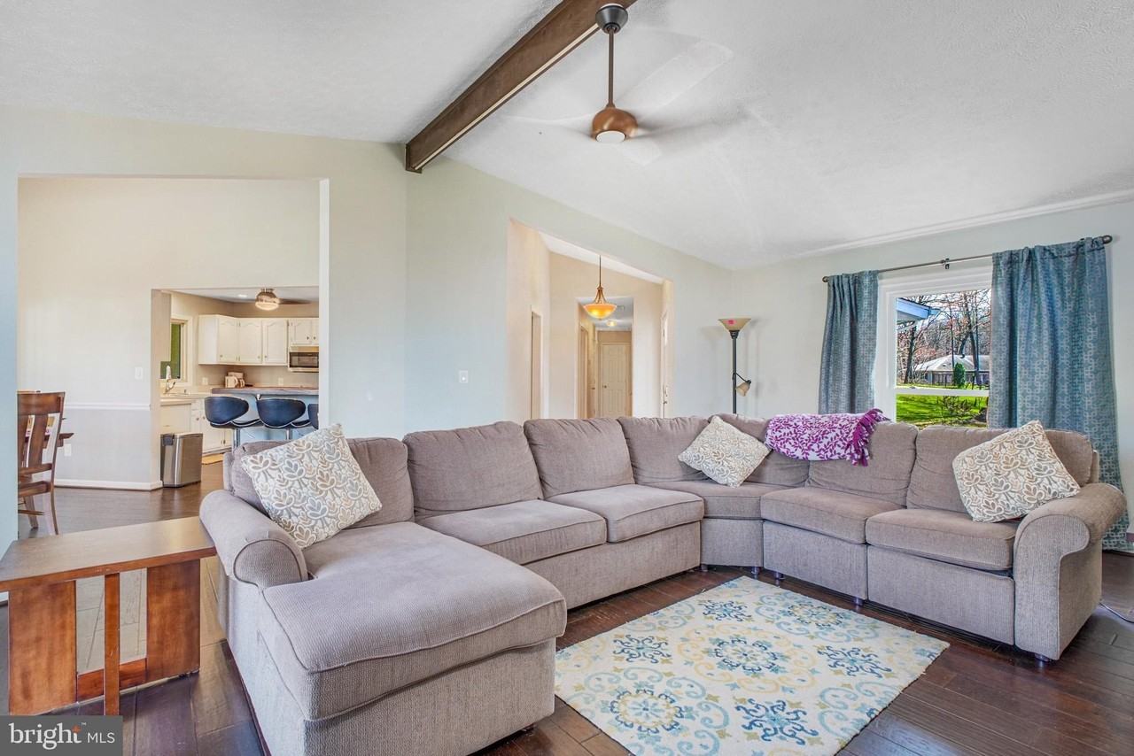 306 Happy Creek Rd - Photo 7 of 41