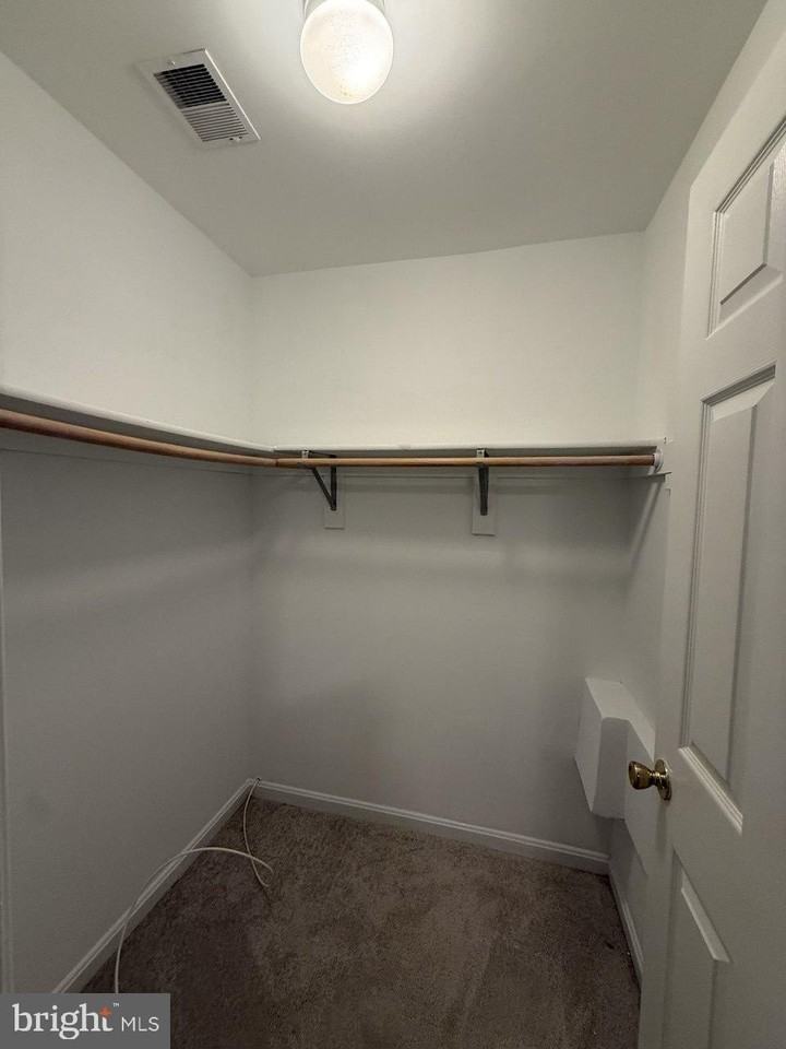 3537 Ice Ct - Photo 4 of 10