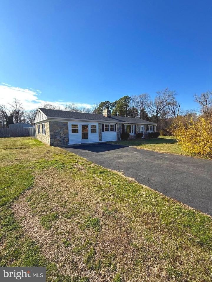 1697 Monroe Bay Cir - Photo 3 of 12