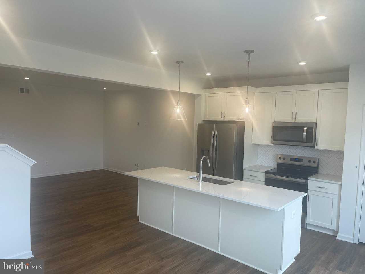 Tracy Way - Photo 3 of 5