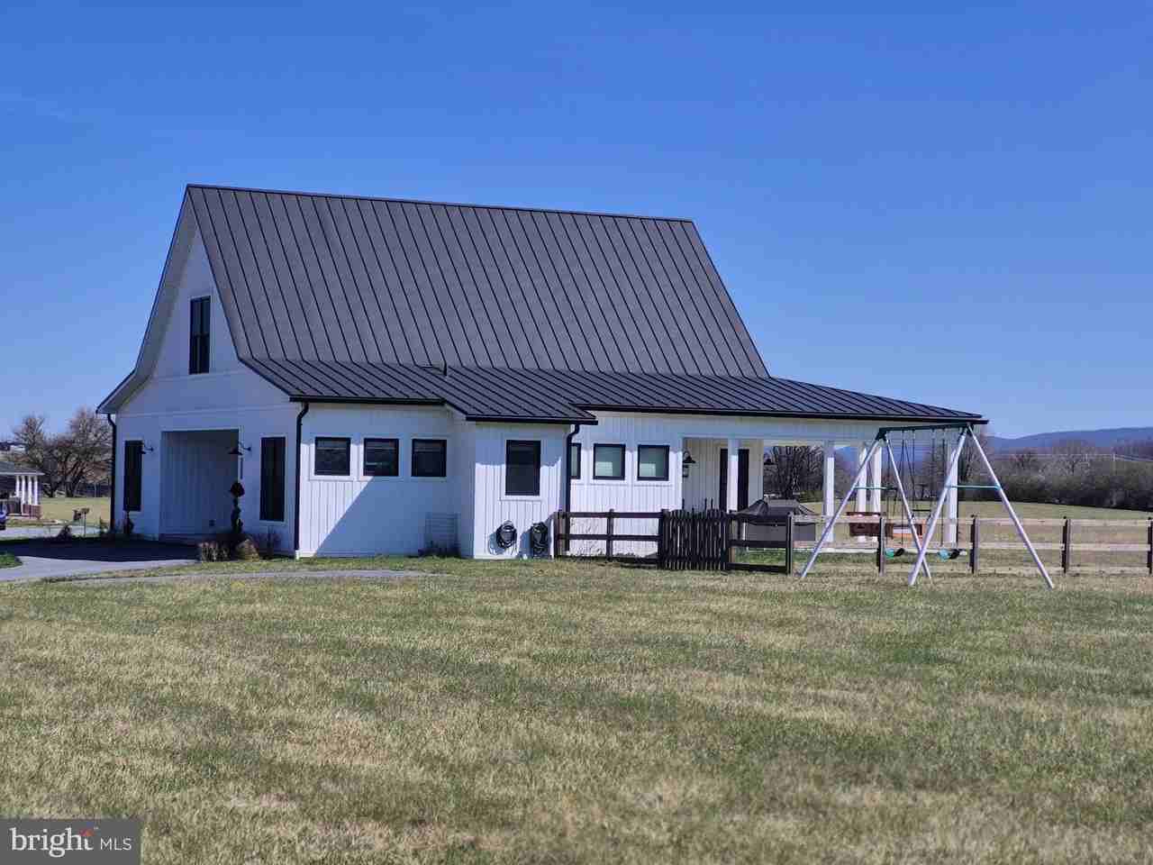 330 Majestic Ln - Photo 2 of 30