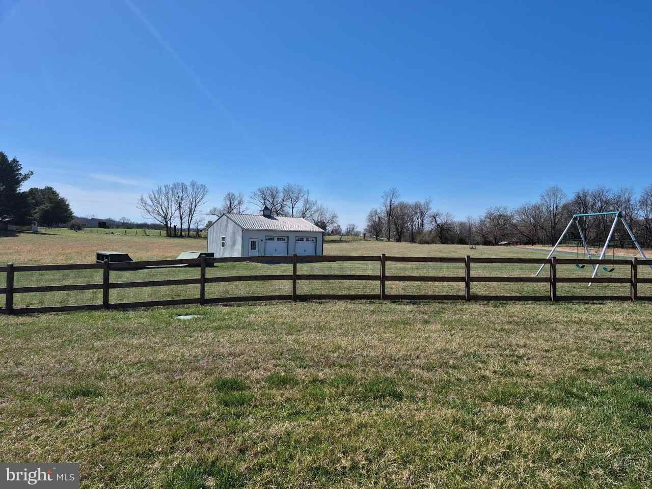 330 Majestic Ln - Photo 6 of 30