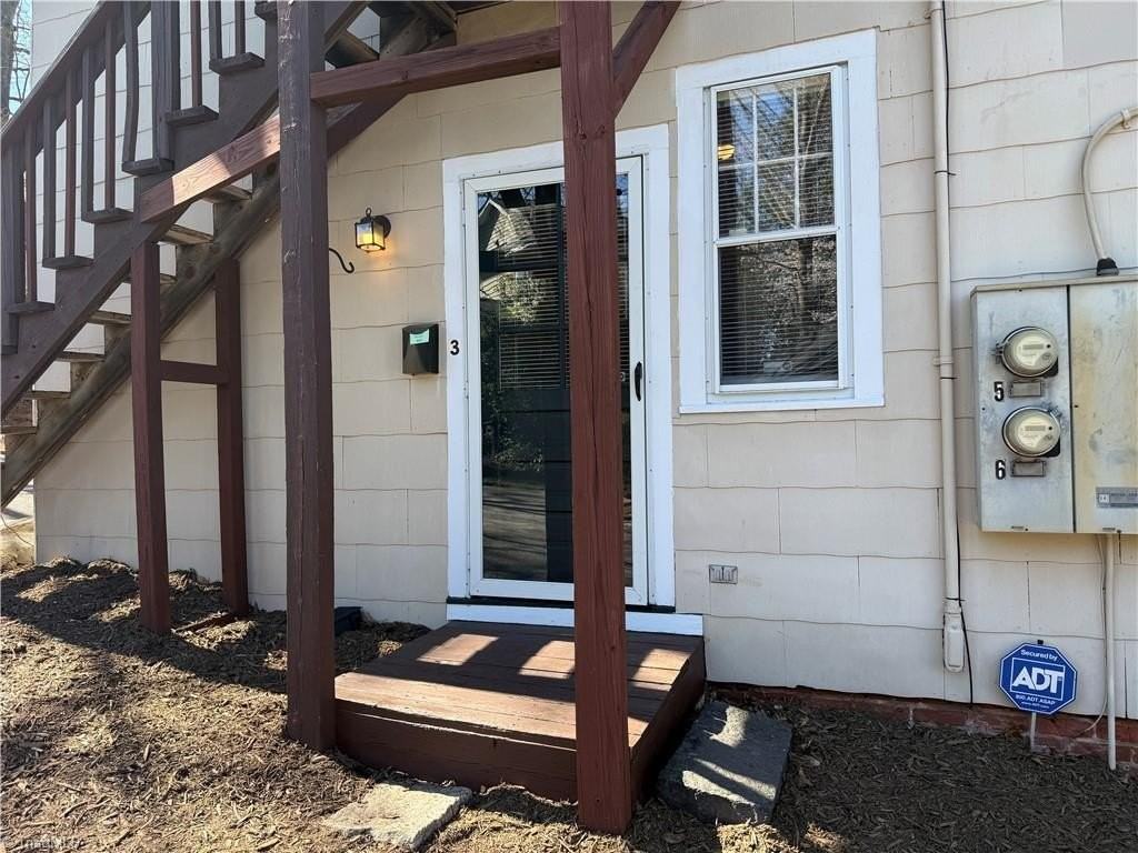 164 W End Blvd #3 - Photo 2 of 9