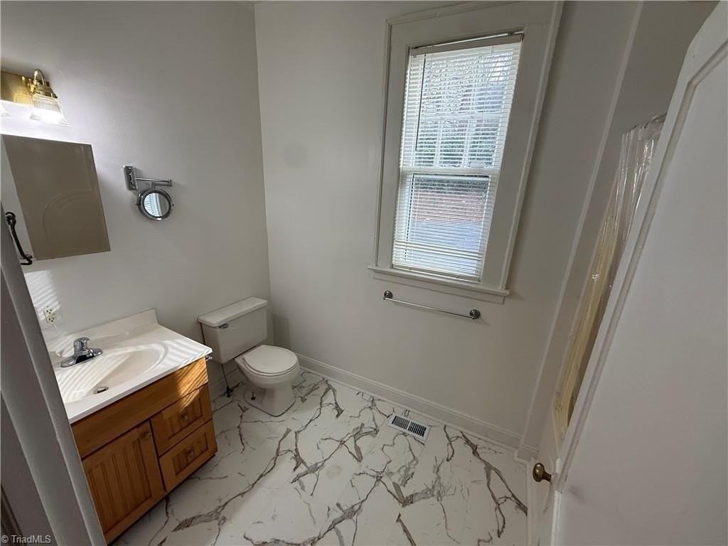 164 W End Blvd #3 - Photo 7 of 9