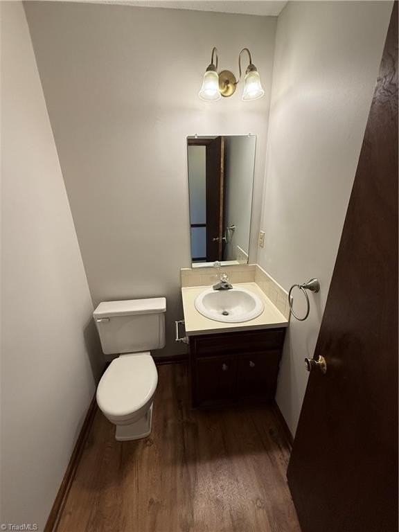 1906 Winding Ridge Rd - Photo 5 of 18