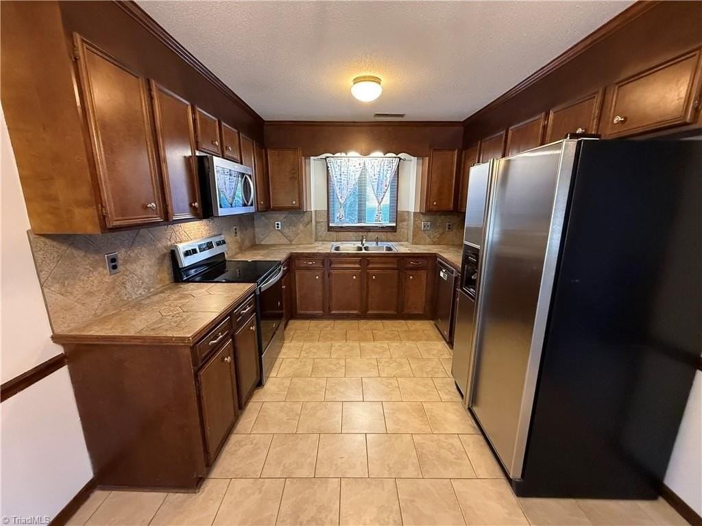 1906 Winding Ridge Rd - Photo 7 of 18