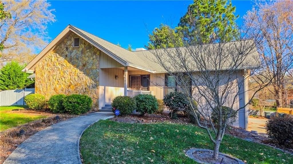 4153 Allistair Rd - Photo 2 of 19