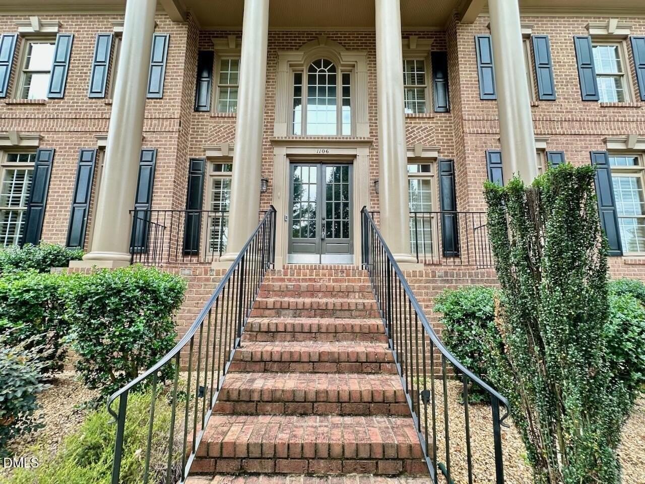 1106 Grogans Mill Dr - Photo 2 of 7