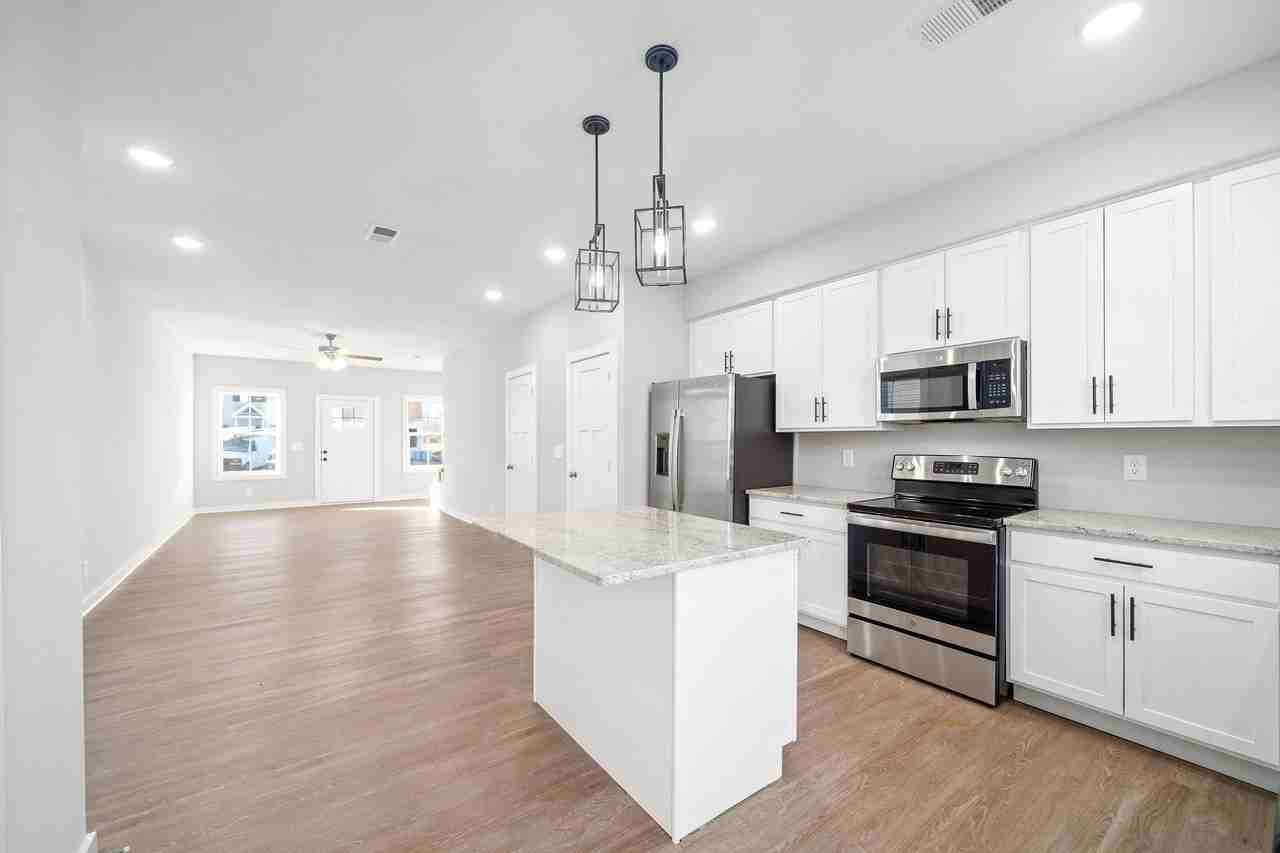 305 Honeycomb Ct #305 - Photo 3 of 10