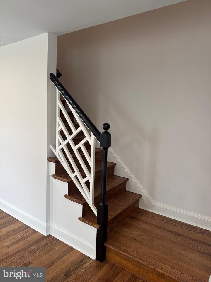 404 Goodley Rd - Photo 3 of 28