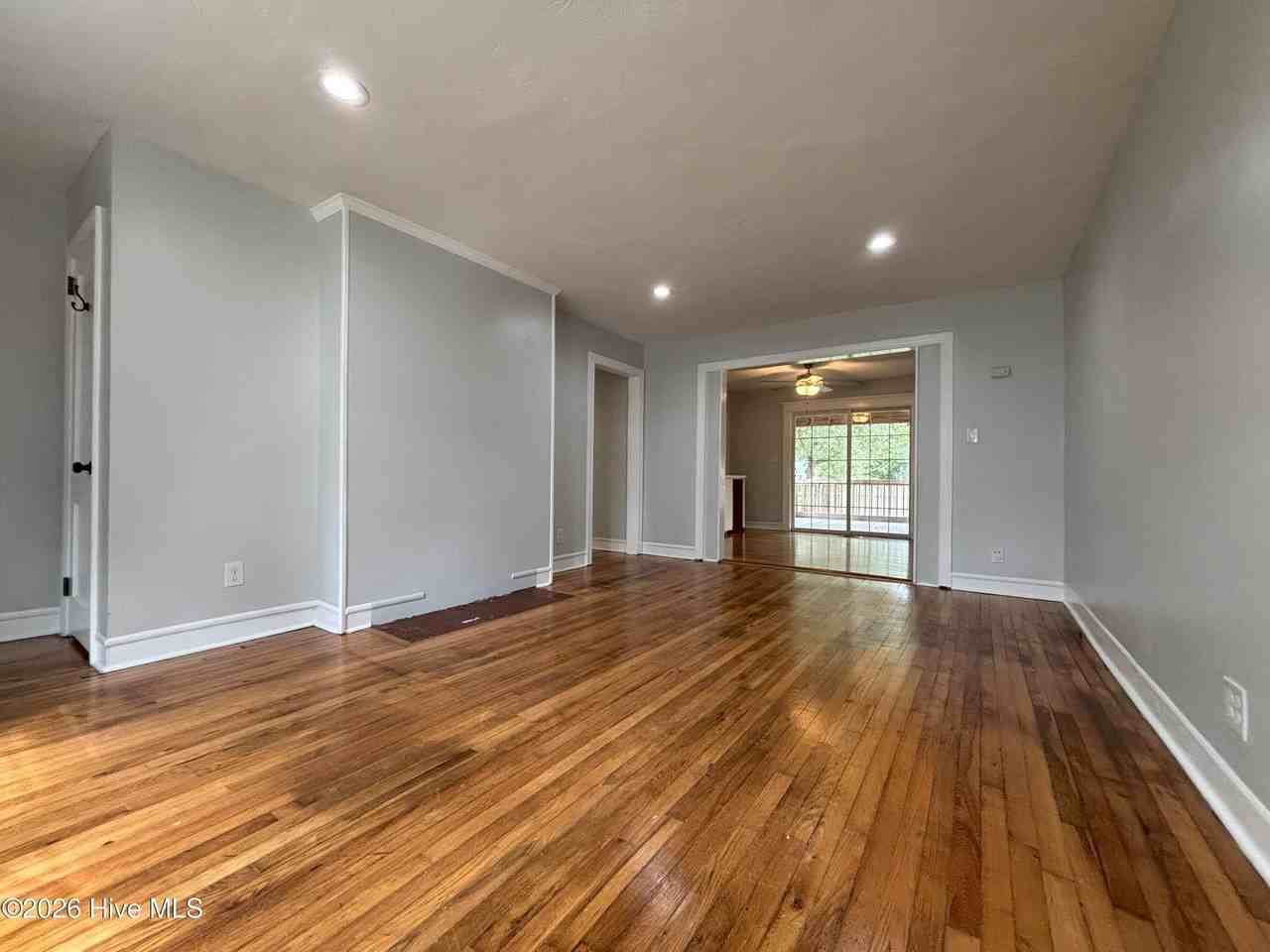 19 Glendale Rd - Photo 3 of 16