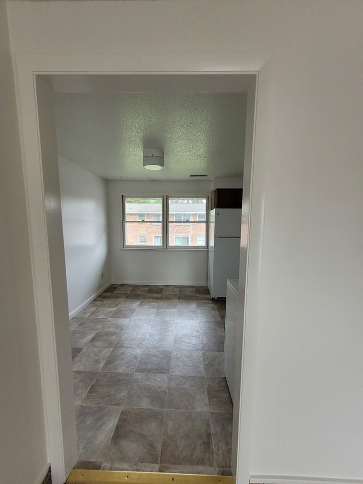 424 Greenville HwyApt I-4 #I4 - Photo 5 of 9