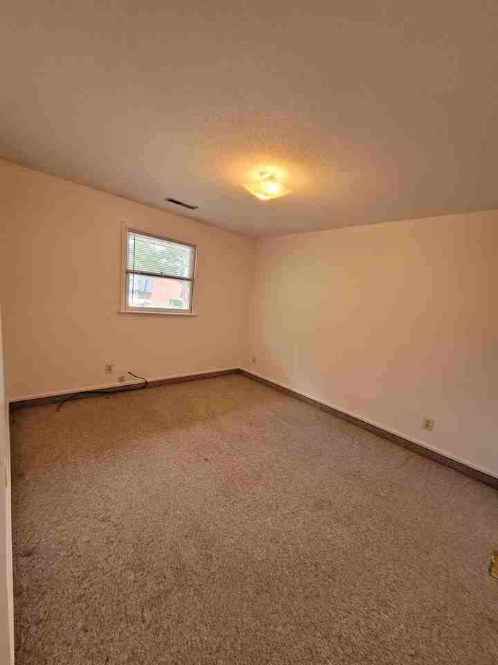 424 Greenville HwyApt I-4 #I4 - Photo 7 of 9