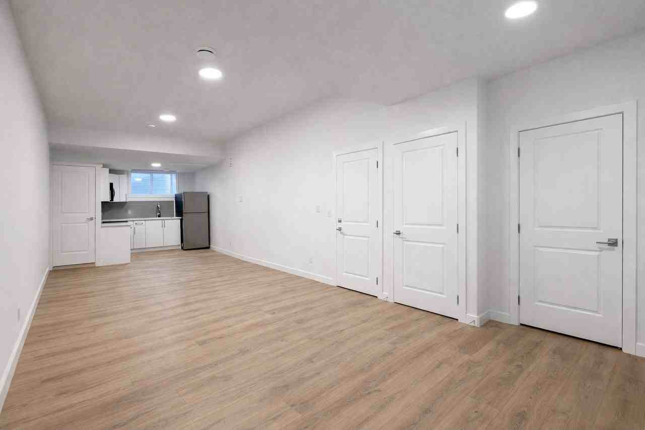 6626 42 Avenue - Photo 7 of 18