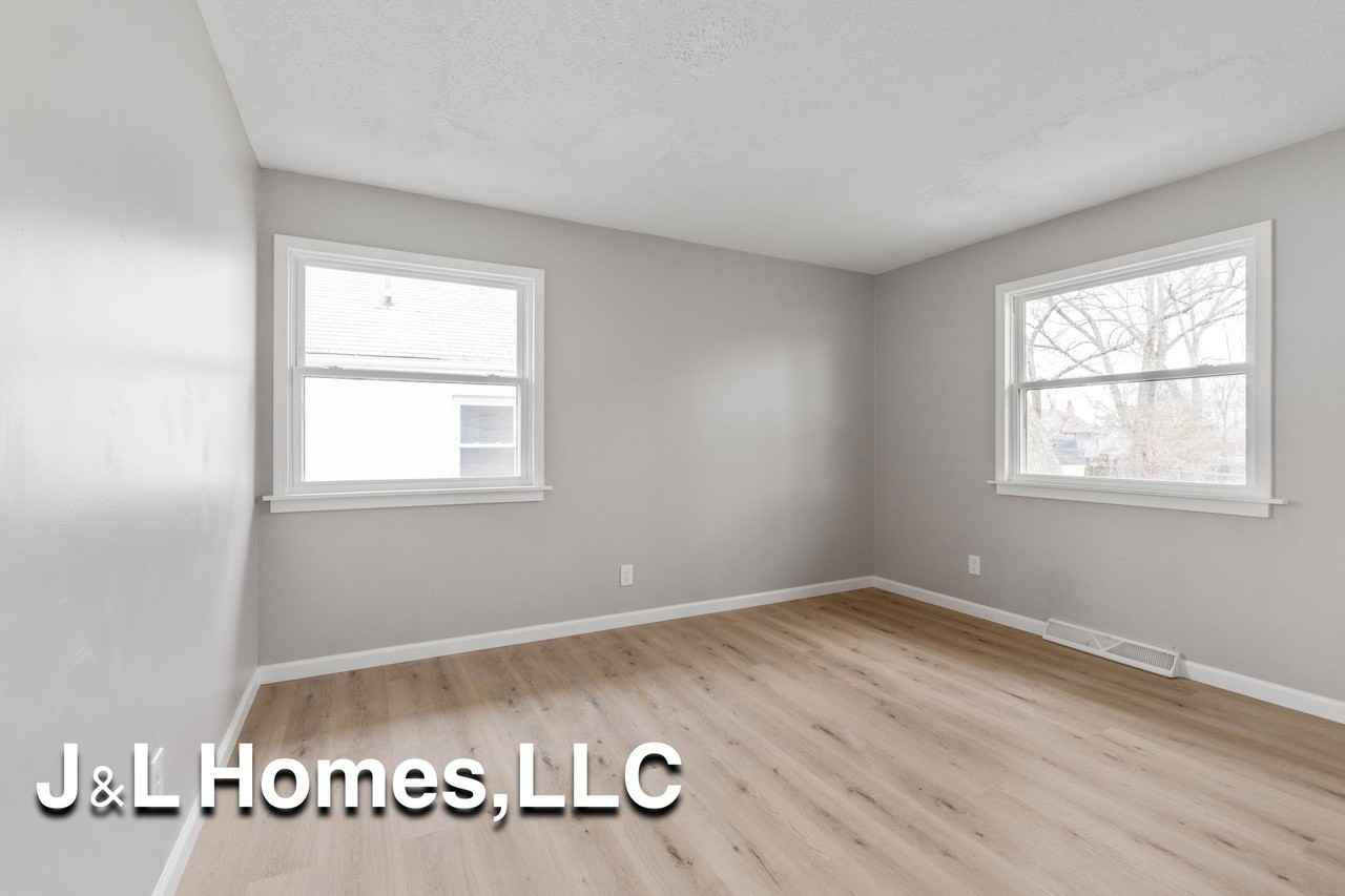 50 Florence Ave #1 - Photo 4 of 16