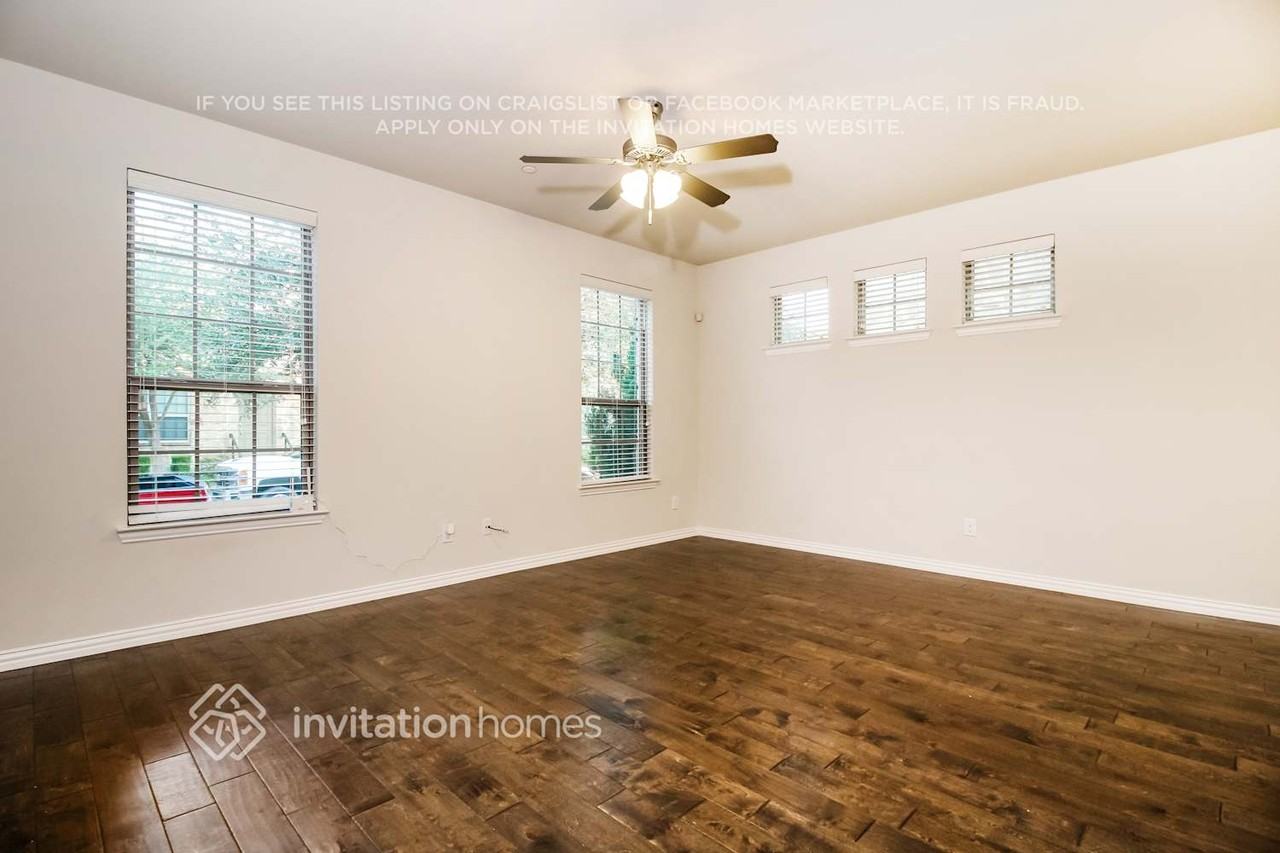 4417 Blackjack Oak Dr - Photo 2 of 16