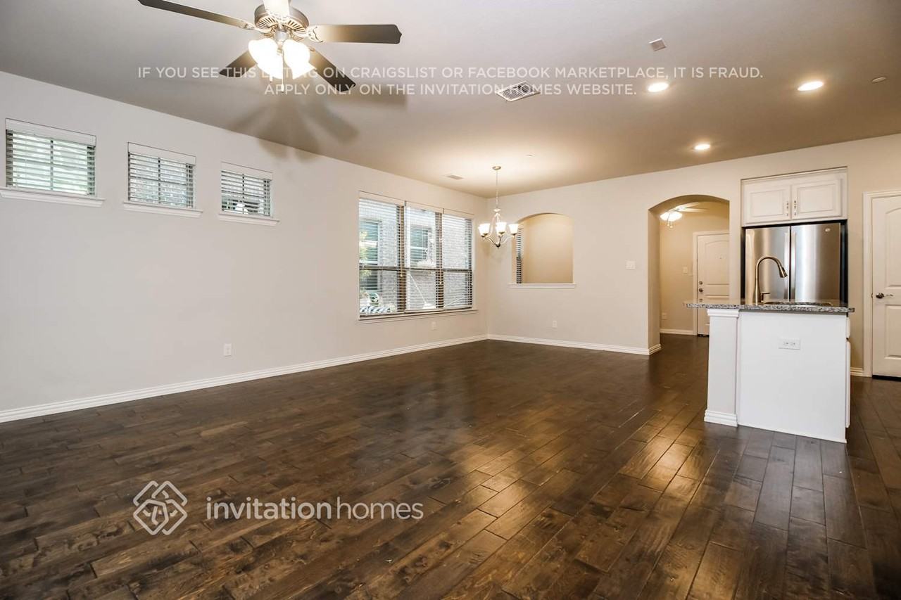 4417 Blackjack Oak Dr - Photo 3 of 16