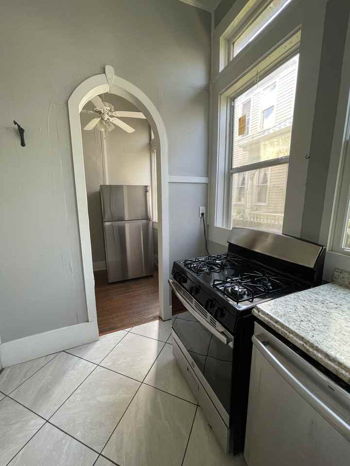 1915 Napoleon Ave - Photo 4 of 17