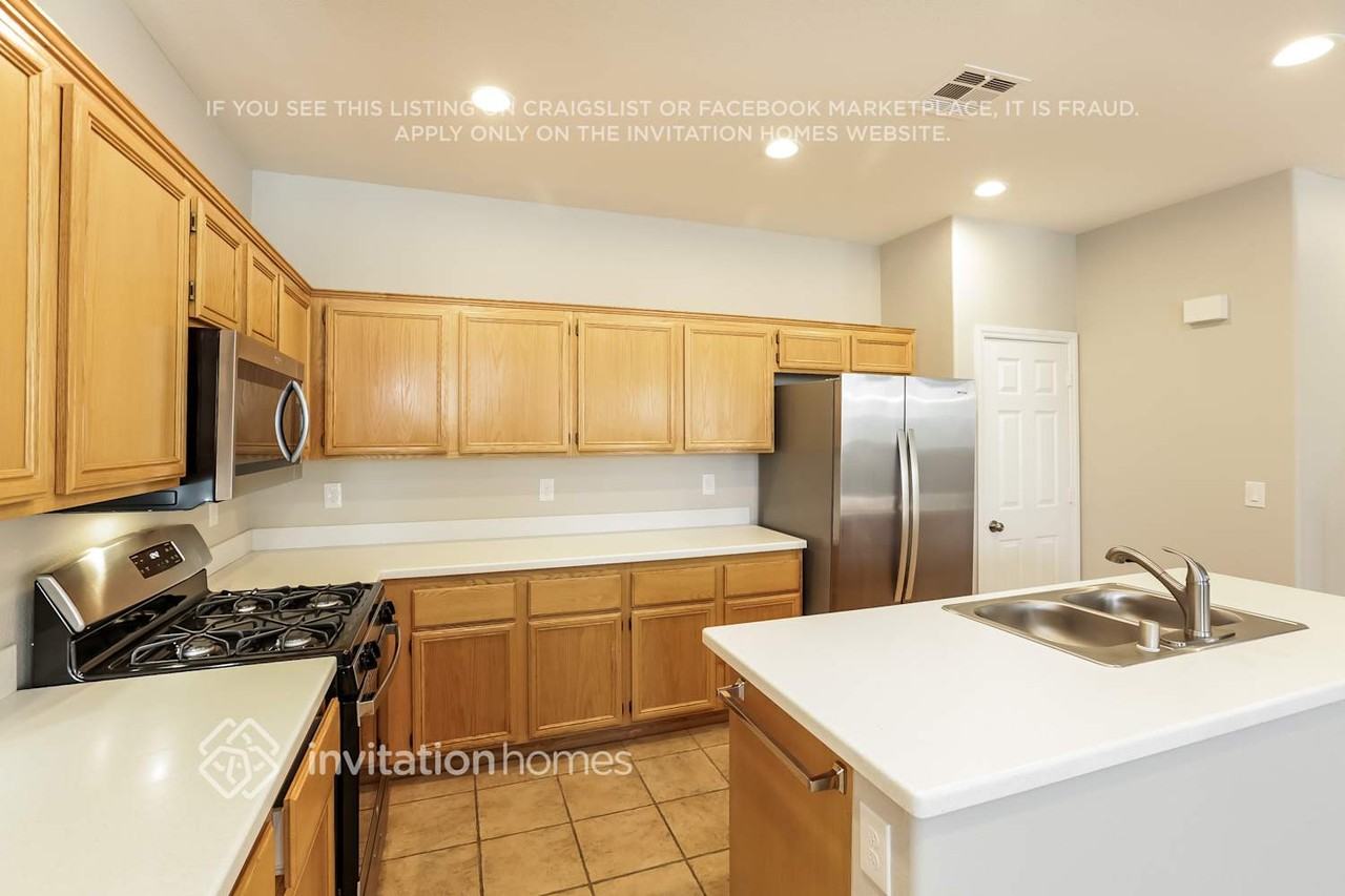 8291 Gilded Crown Ct - Photo 6 of 16