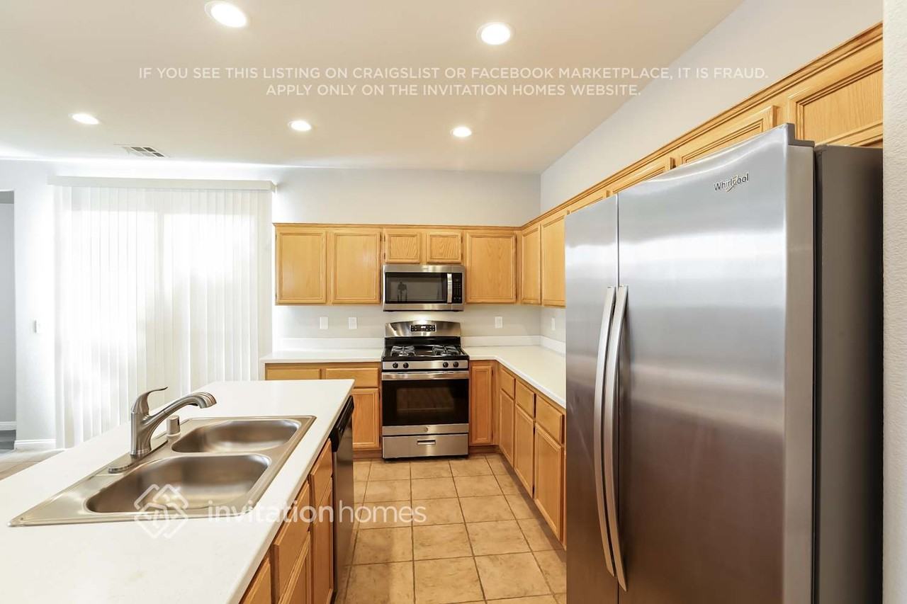 8291 Gilded Crown Ct - Photo 7 of 16