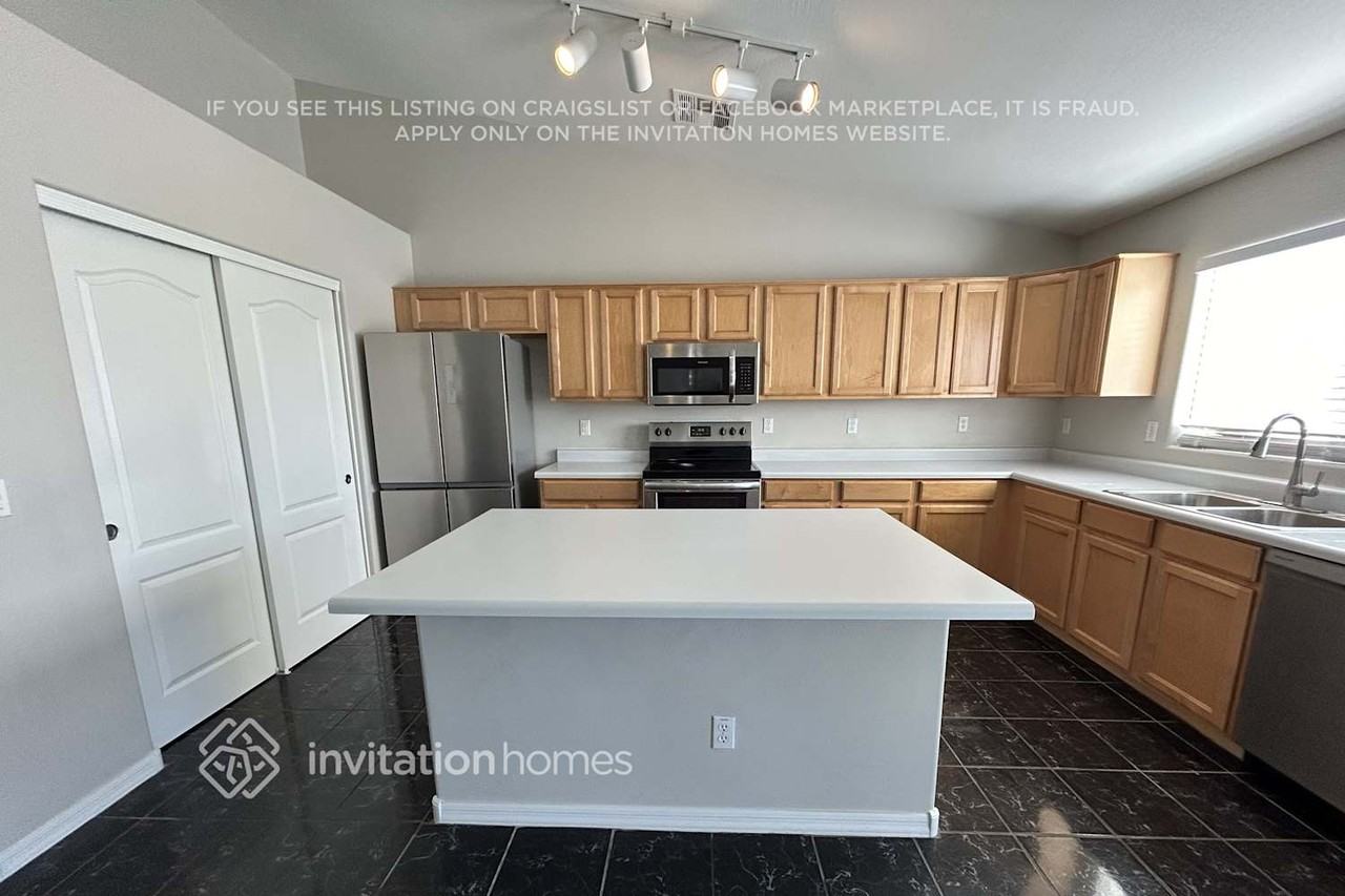 22959 W Papago St - Photo 3 of 15