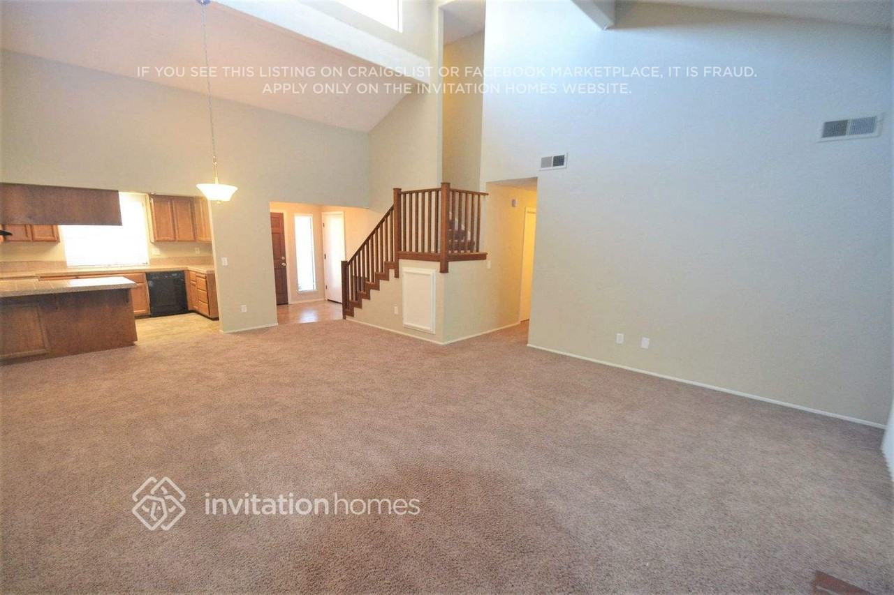 135 Saginaw Cir - Photo 3 of 13