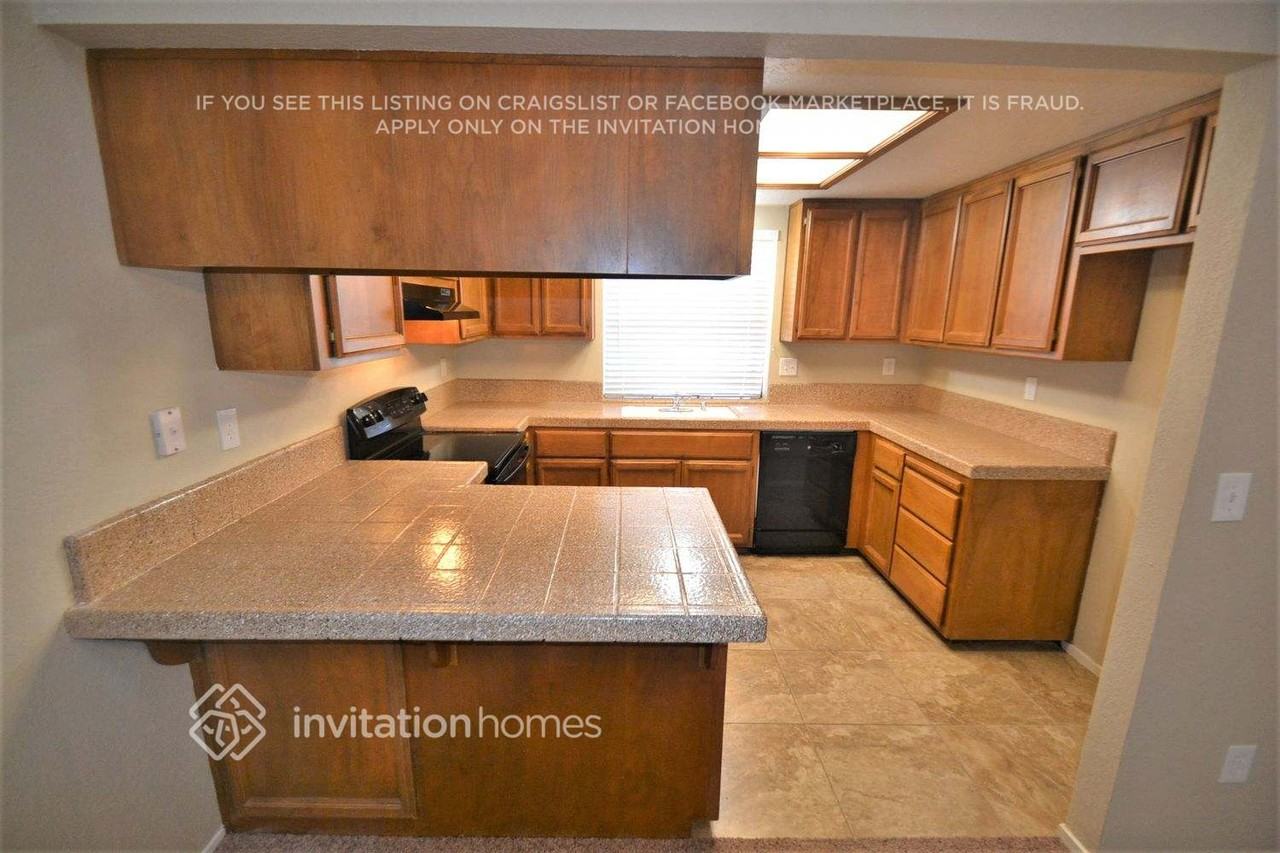 135 Saginaw Cir - Photo 4 of 13