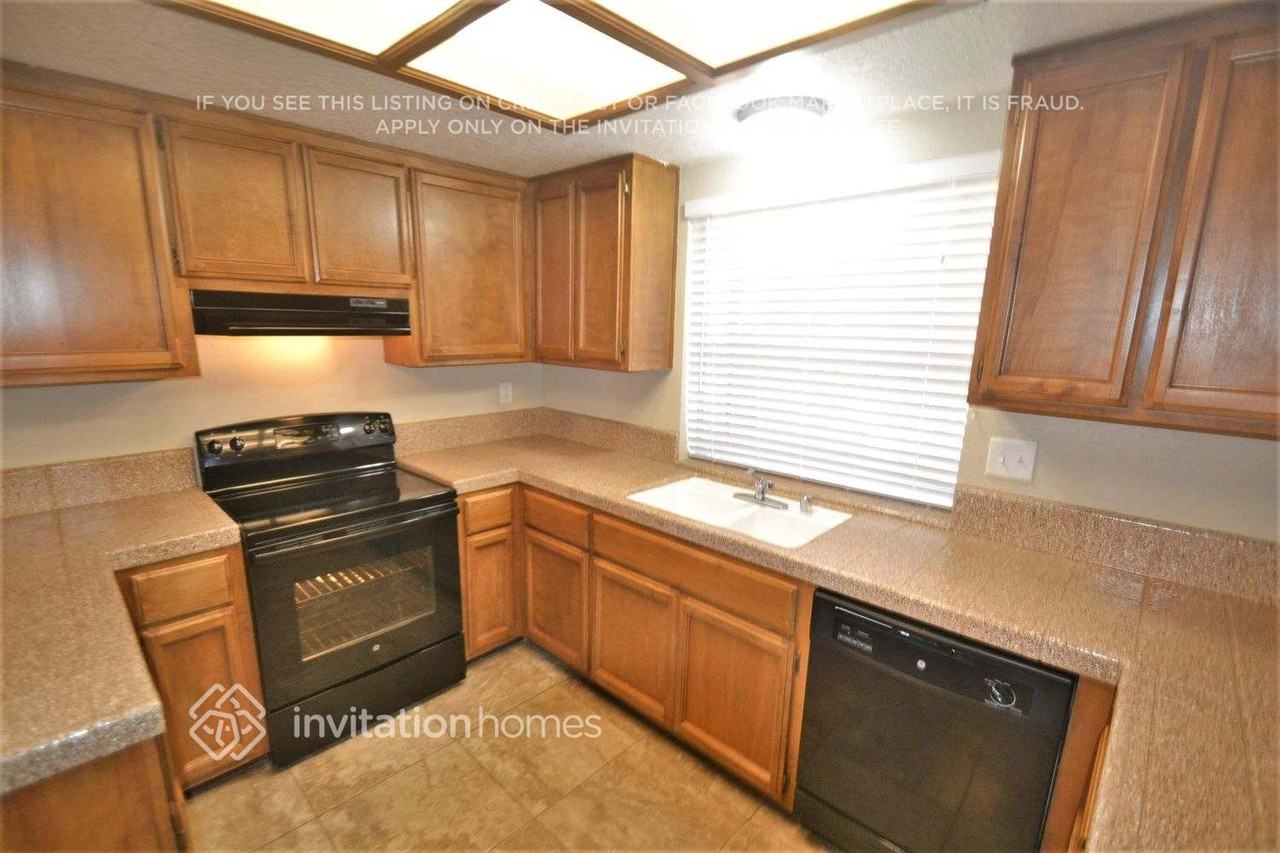 135 Saginaw Cir - Photo 5 of 13