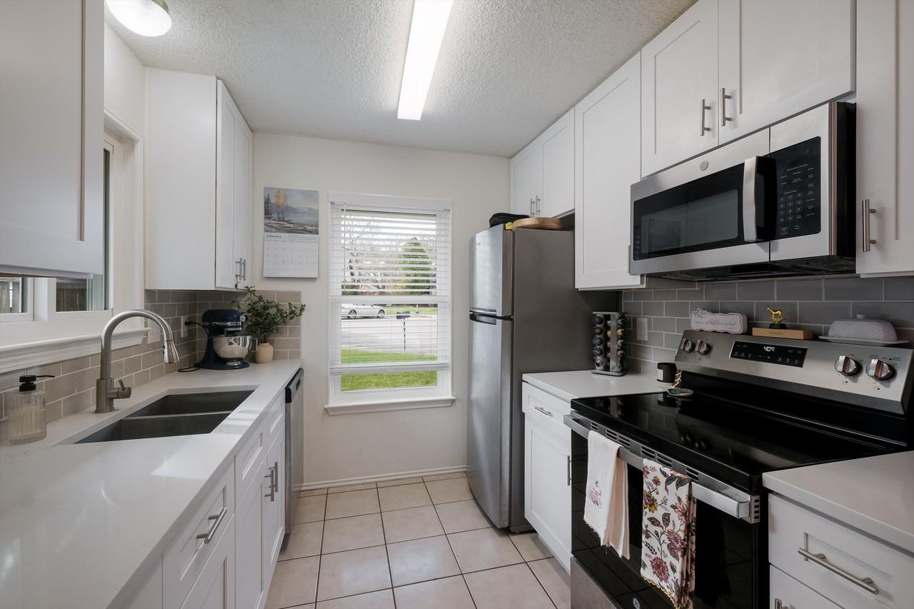 12114 Stoney Bend St #1 - Photo 4 of 10