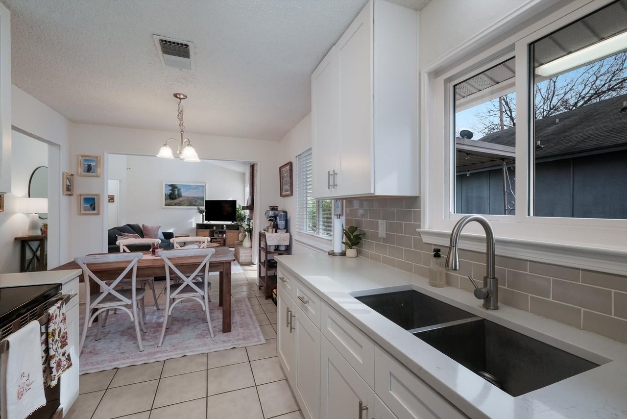 12114 Stoney Bend St #1 - Photo 5 of 10