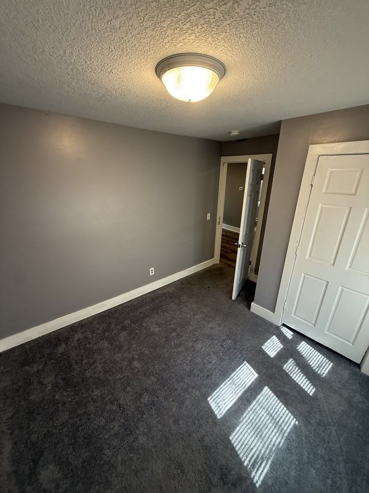 3015 19th Ave S #2 - Photo 4 of 6