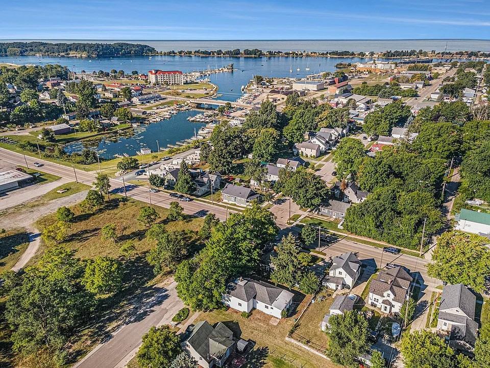 703 West Dowland Street #1 - Photo 4 of 19